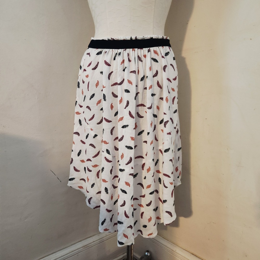 H&M Women's White Feather Print  Midi Skirt‎ Size 10